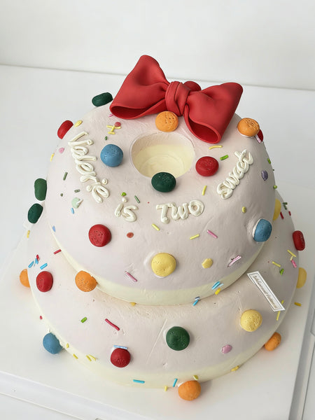Donut-Shaped Cake 甜甜圈
