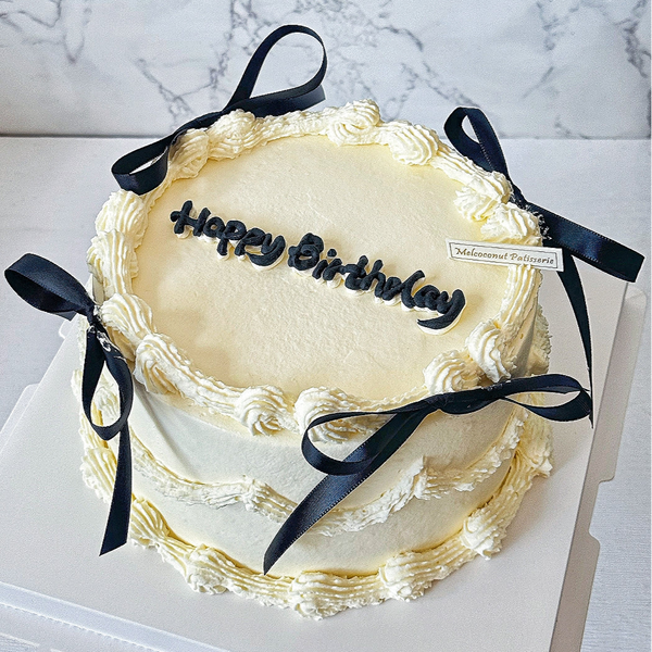 Retro Style Cream Flowers with Ribbon 丝带复古奶油裱花