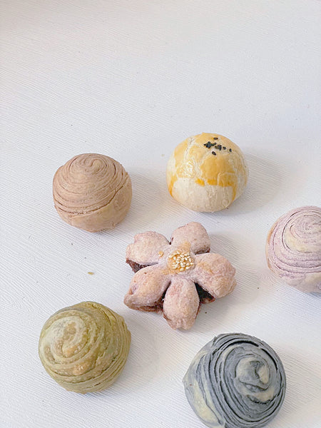 Egg Yolk Pastry 蛋黄酥 (Pre-order required)